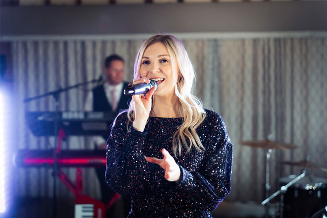 Promo AURA Function Band Essex