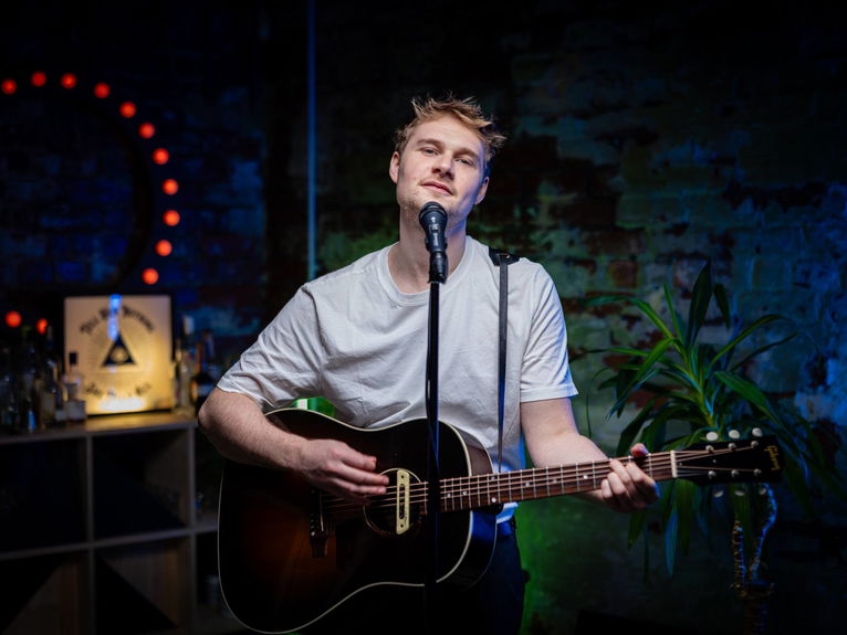 artists similar to James C