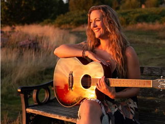 Promo Kirsty B Singer Guitarist West Yorkshire