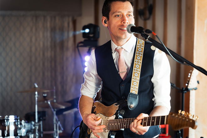 Promo AURA Function Band Essex