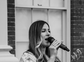 Promo Lara Solo Singer With Tracks Buckinghamshire