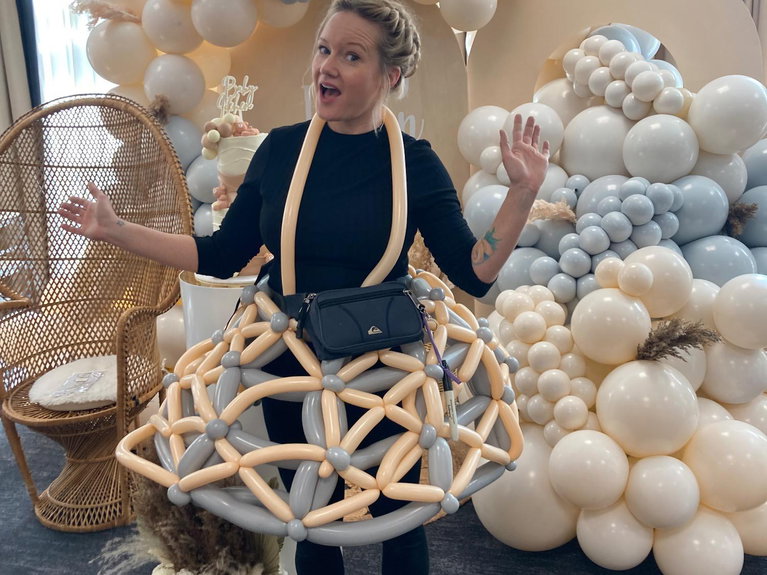 artists similar to Miss Balloonist