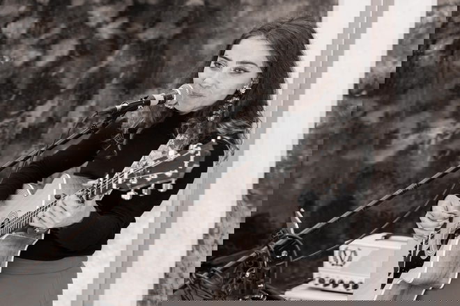 Promo Isla Solo Singer/ Guitarist London