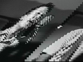 Promo Max Richards Solo Singer/Guitarist Kent