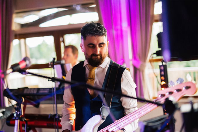 Promo AURA Function Band Essex