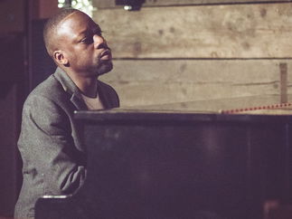 Promo James Nicholas Singer / Pianist Bedfordshire