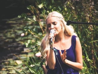 Promo Alice B Solo Singer With Tracks Cheshire