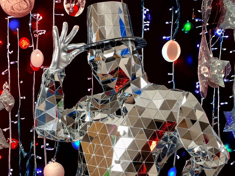 artists similar to Christmas Themed Mirror People