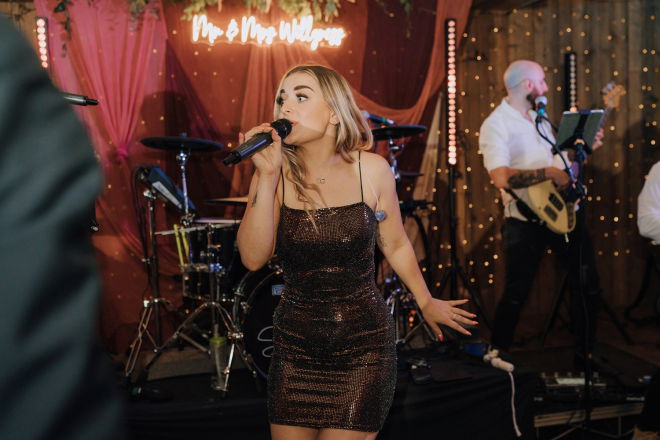 Promo AURA Function Band Essex