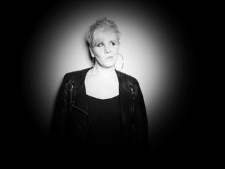 Promo Sassy Deluxe Pop, Rock and Dance Music Party Band Hampshire