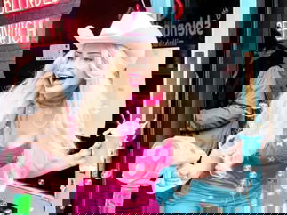 Promo Margot Robbie Barbie and Harley Quinn Lookalike Margot Robbie / Barbie / Harley Quinn Lookalike Norfolk