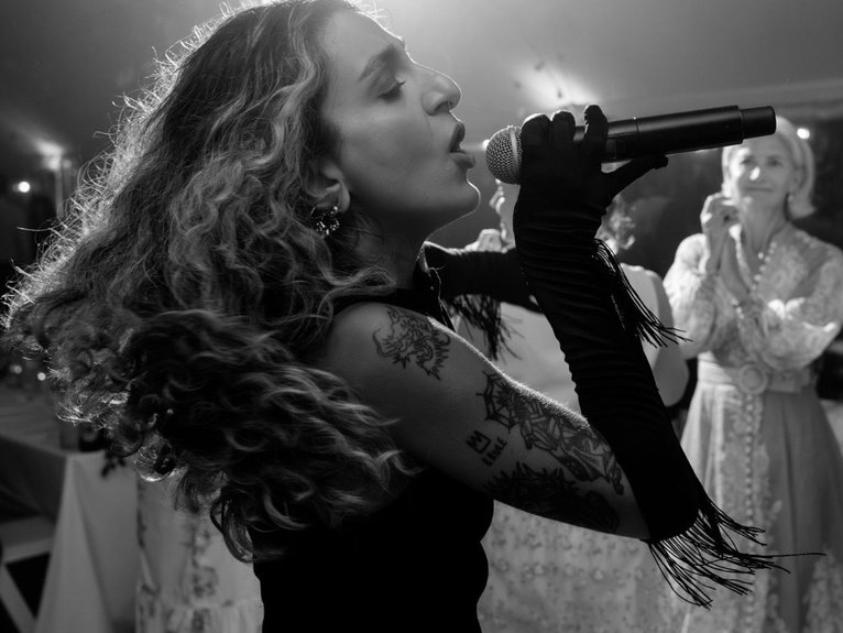 artists similar to Eleni