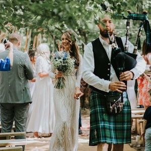 Promo Britains South East Bagpiper  London