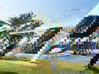 Promo Bubbleologist Street Performer Leicestershire