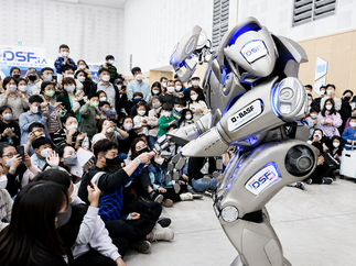 Promo Cyber Robot Street Performer Cornwall