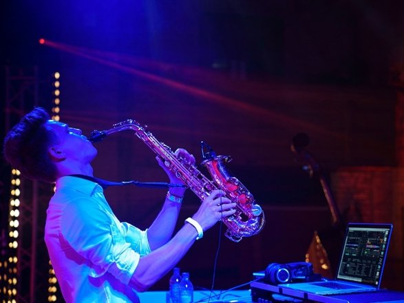 Promo Dan Plays Sax Saxophonist London