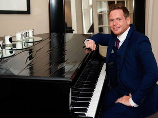 Promo Dom Fox Pianist Essex