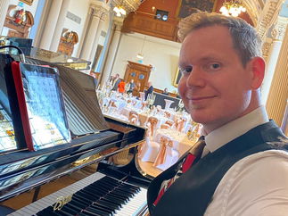 Promo Dom Fox Pianist Essex