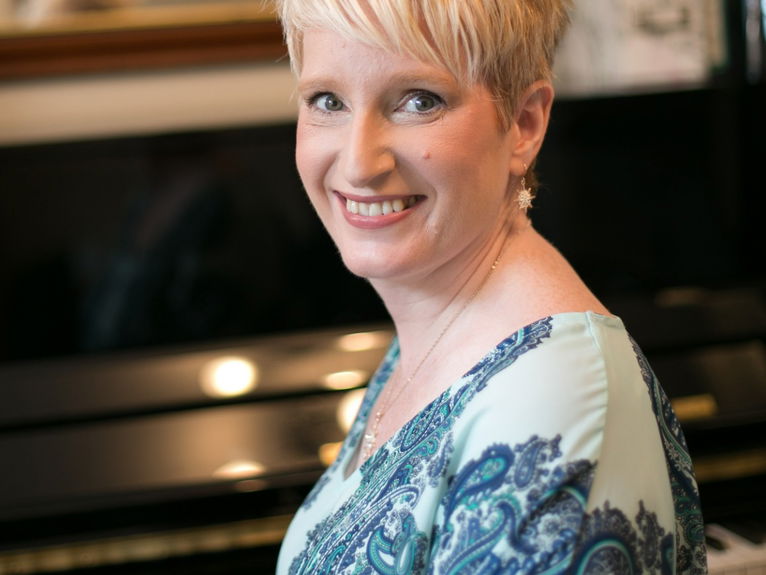 artists similar to Stunning Soprano