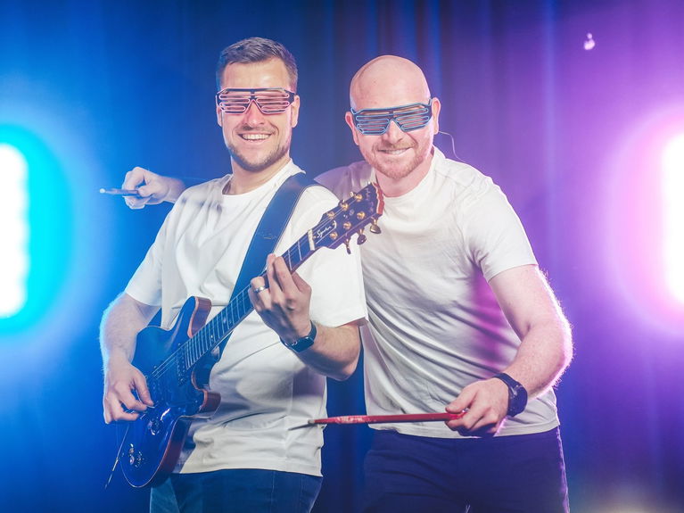 artists similar to Voltage