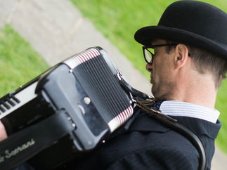 Promo Coeur Vagabond Accordionist Somerset