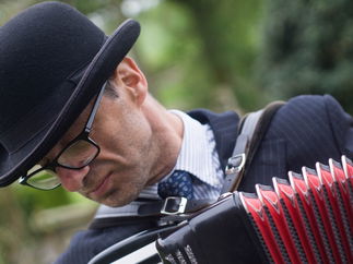 Promo Coeur Vagabond Accordionist Somerset