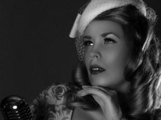 Promo Vintage Lianna Vintage 50s/60s Singer West Sussex