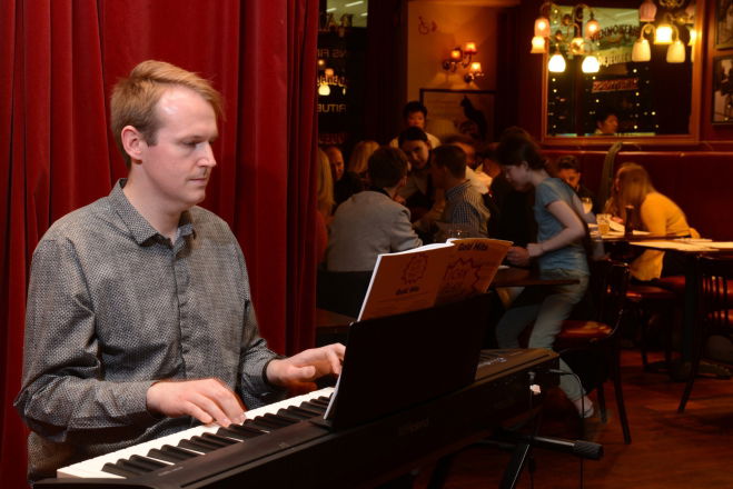 Promo David Pianist and Irish Whistle Player Pianist West Midlands
