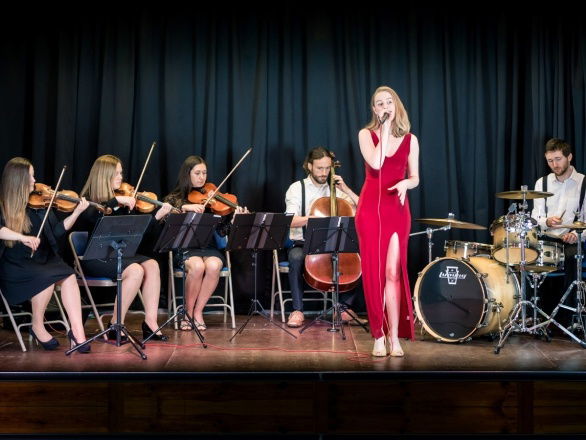 Promo Ella and the Strings Unique String Quartet Band With Singer and Drummer Norfolk