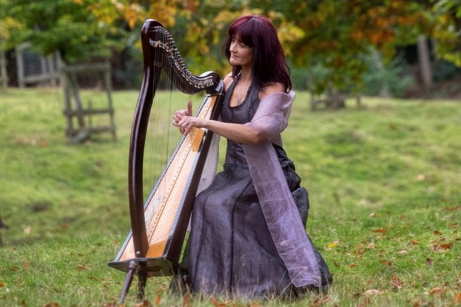 Promo Evelyn Haran Harpist & Vocalist London