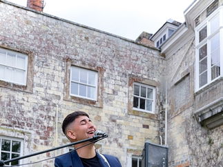 Promo Luciano Singer Guitarist East Sussex