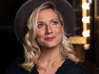 Promo Florence Smith Singer / Guitarist / Pianist / Ukelele London