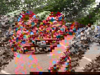 Promo Funky Flower And Hedge People Mix And Mingle Flower and Hedge People London