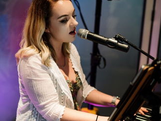 Promo Francesca Piano Singer-Pianist West Yorkshire