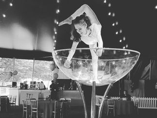 Promo Giant Martini Dancer Dancer Kent