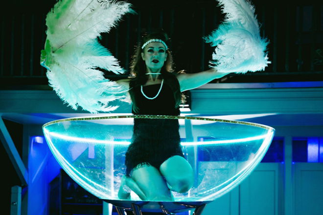 Promo Giant Martini Dancer Dancer Kent