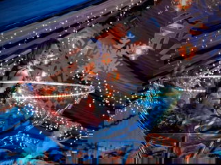 Promo Giant Martini Dancer Dancer Kent