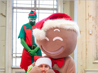 Promo Gingerbread Characters Christmas Entertainer Kent