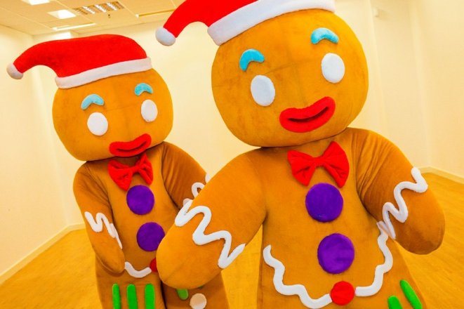 Promo Gingerbread Characters Christmas Entertainer Kent