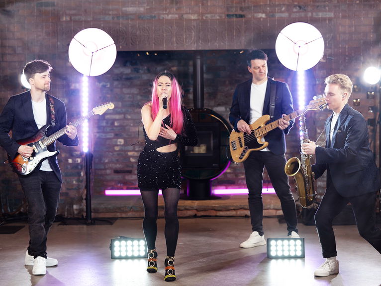 artists similar to Photobomb