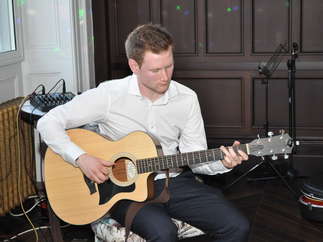 Promo Jamie Fingerstyle Classical Guitarist Oxfordshire