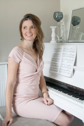 Promo Hannah Ruth Pianist Hertfordshire