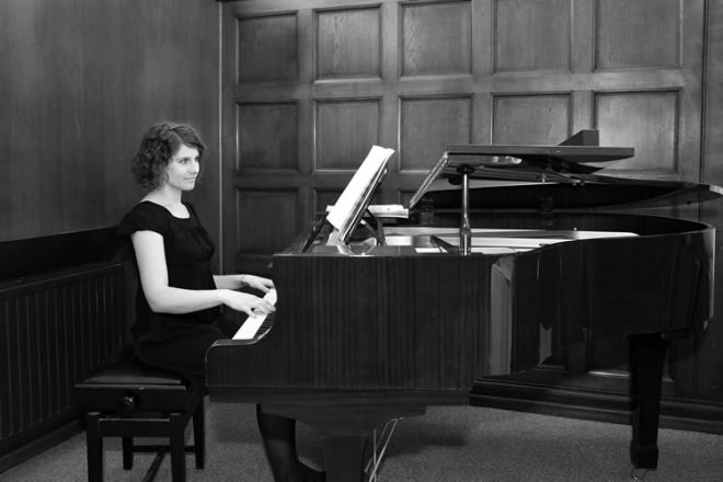 Promo Hannah Daisy Singer-Pianist Oxfordshire