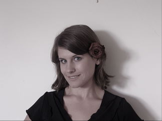 Promo Hannah Daisy Singer-Pianist Oxfordshire