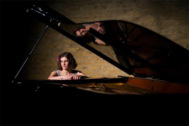 Promo Hannah Daisy Singer-Pianist Oxfordshire