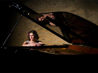 Promo Hannah Daisy Singer-Pianist Oxfordshire