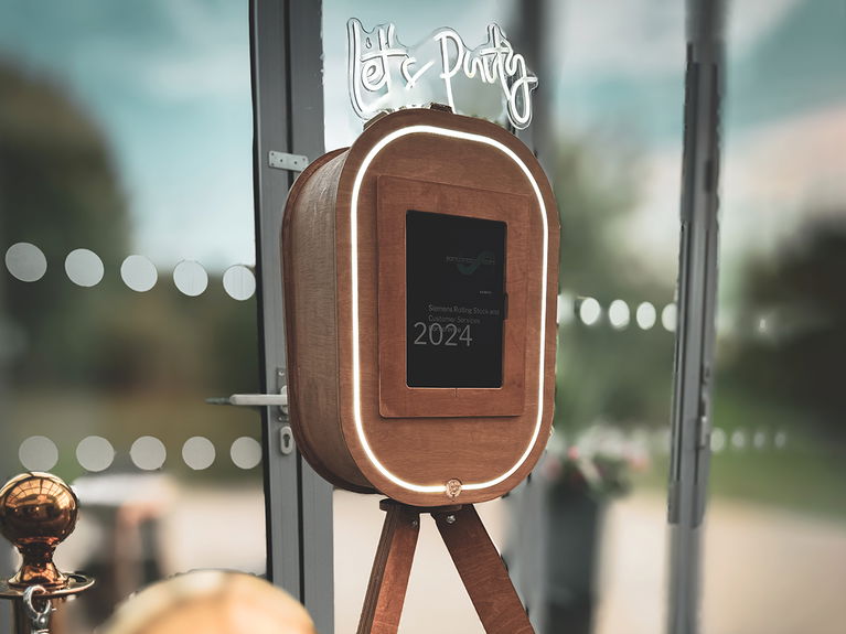 artists similar to The Happy Selfie Pod