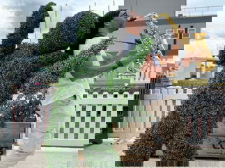 Promo Funky Flower And Hedge People Mix And Mingle Flower and Hedge People London