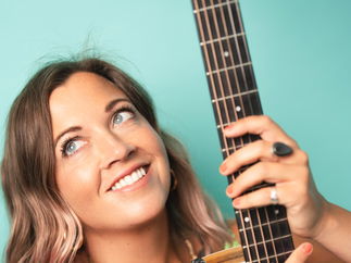 Promo Heidi Peach Singer Guitarist Bedfordshire