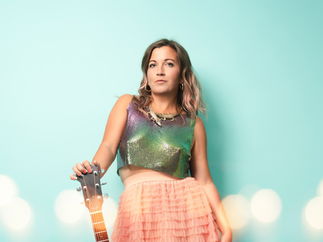 Promo Heidi Peach Singer Guitarist Bedfordshire